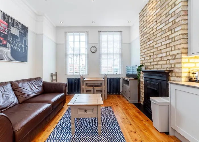 Stylish 1 Bdr Apt Wcommunal Garden, Greenwich